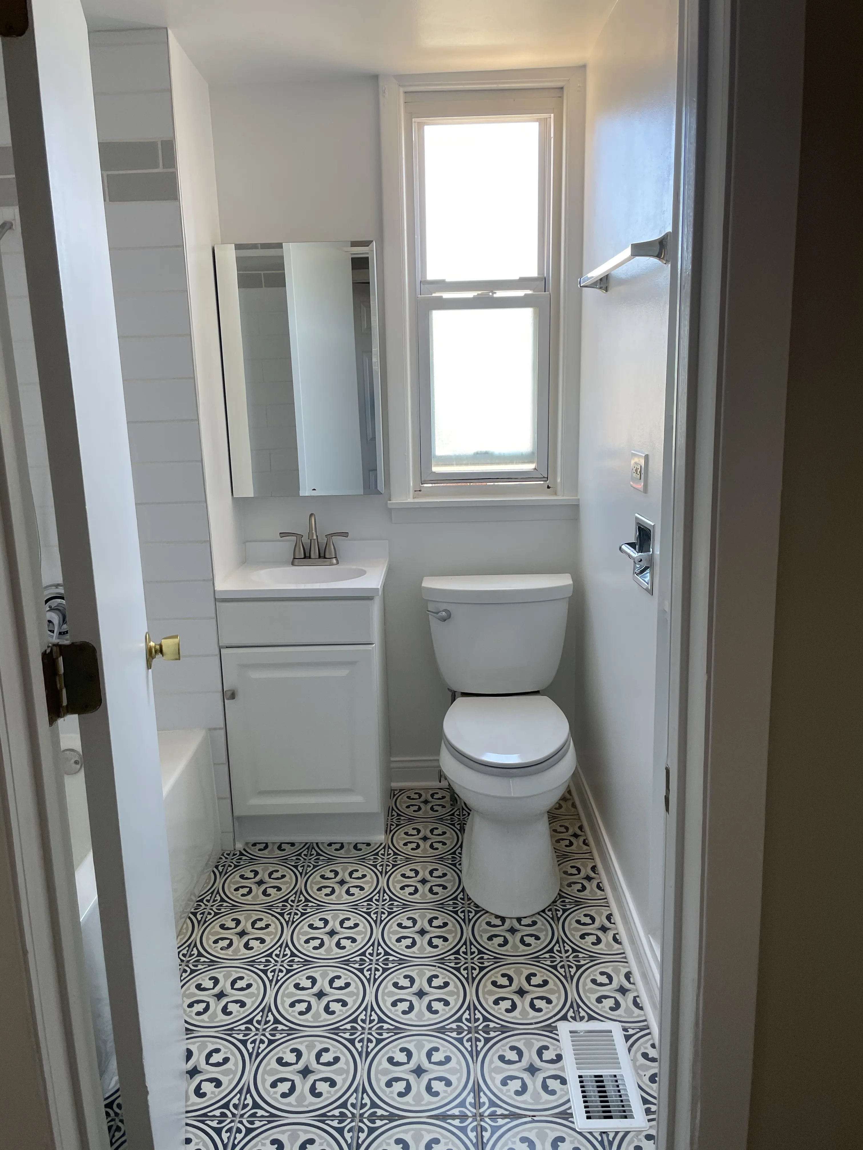 939 W 34TH ST 60608-Thirty Fourth Street Apartments-unit#01R-Chicago-IL