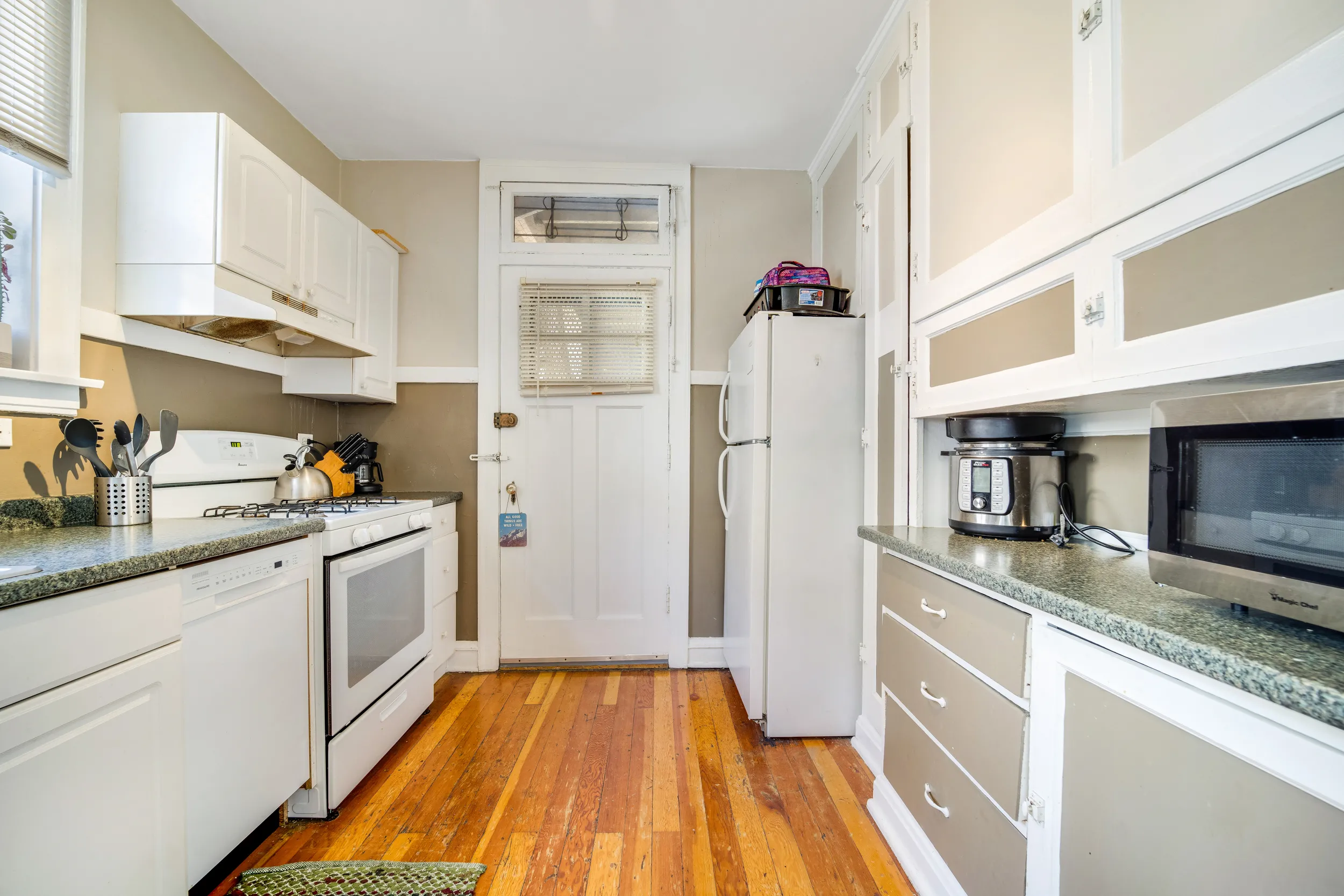 4891 N HERMITAGE AVE 60640-Ravenswood Gem-unit#1C-Chicago-IL