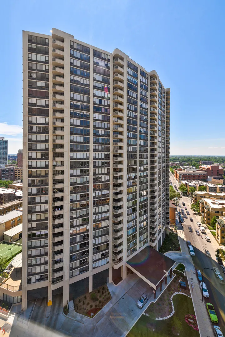 3930 N PINE GROVE AVE 60613-Lake Park Plaza-unit#A509-Chicago-IL