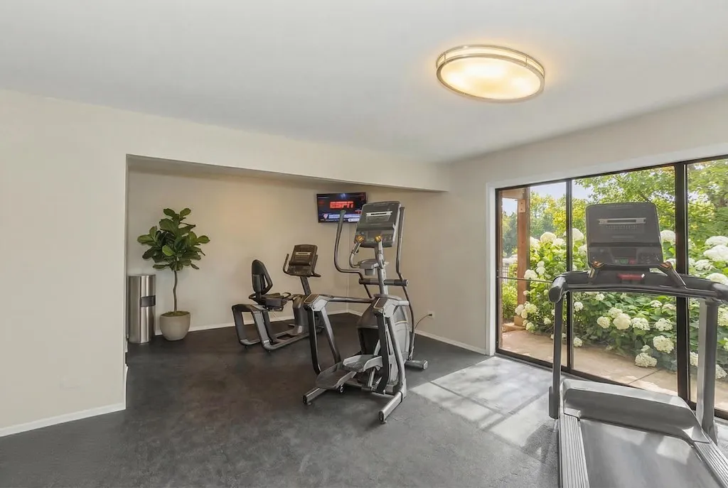 4250 W Lake Ave, ,  60026, USA 60026-Glenview-IL