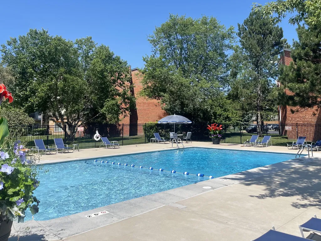 4250 W Lake Ave, ,  60026, USA 60026-Glenview-IL