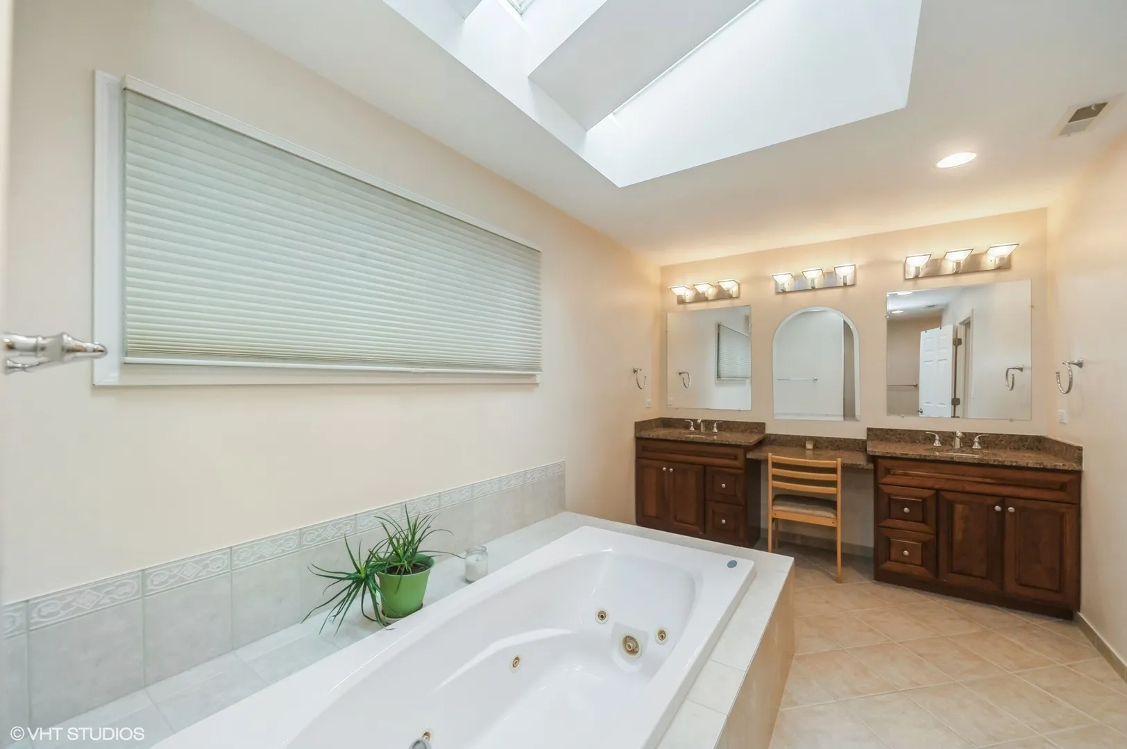 50 Cedar Ln, ,  60069, USA 60069-Lincolnshire-IL