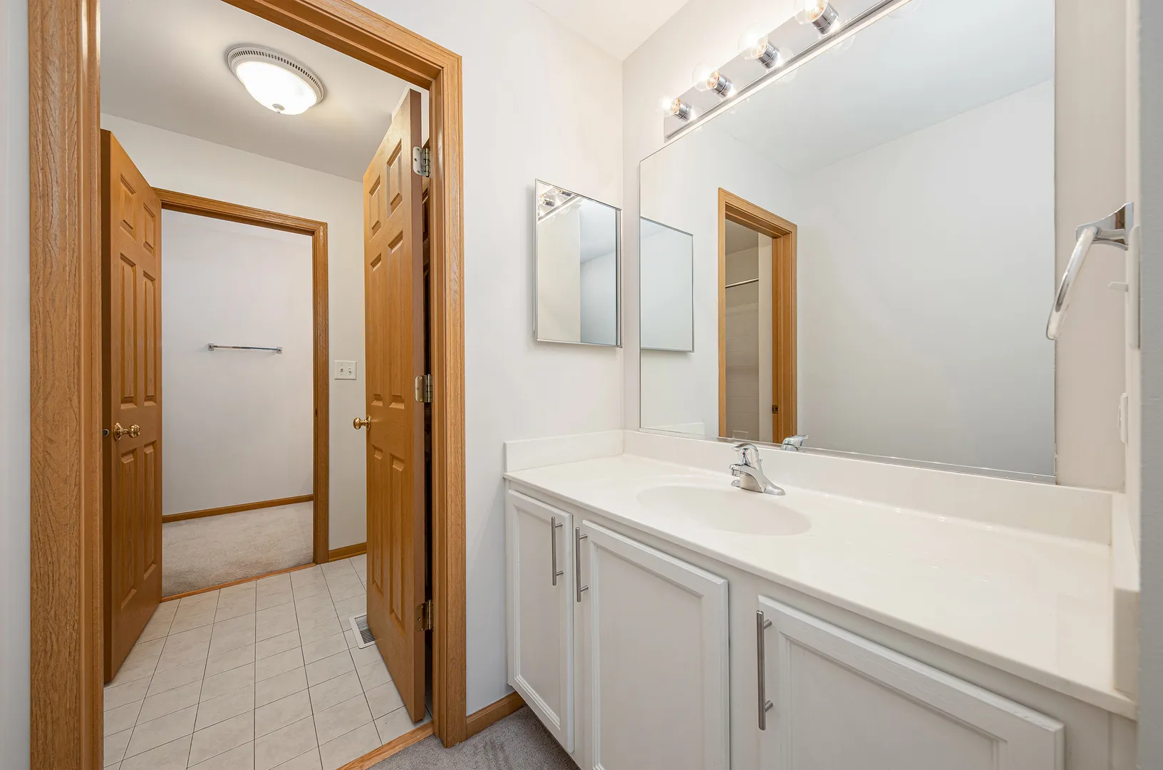 708 Woodewind Dr, , 60563, USA 60563-Naperville-IL