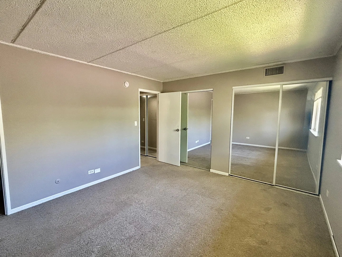 5S070 Pebblewood Ln, , 60563, USA 60563-Naperville-IL