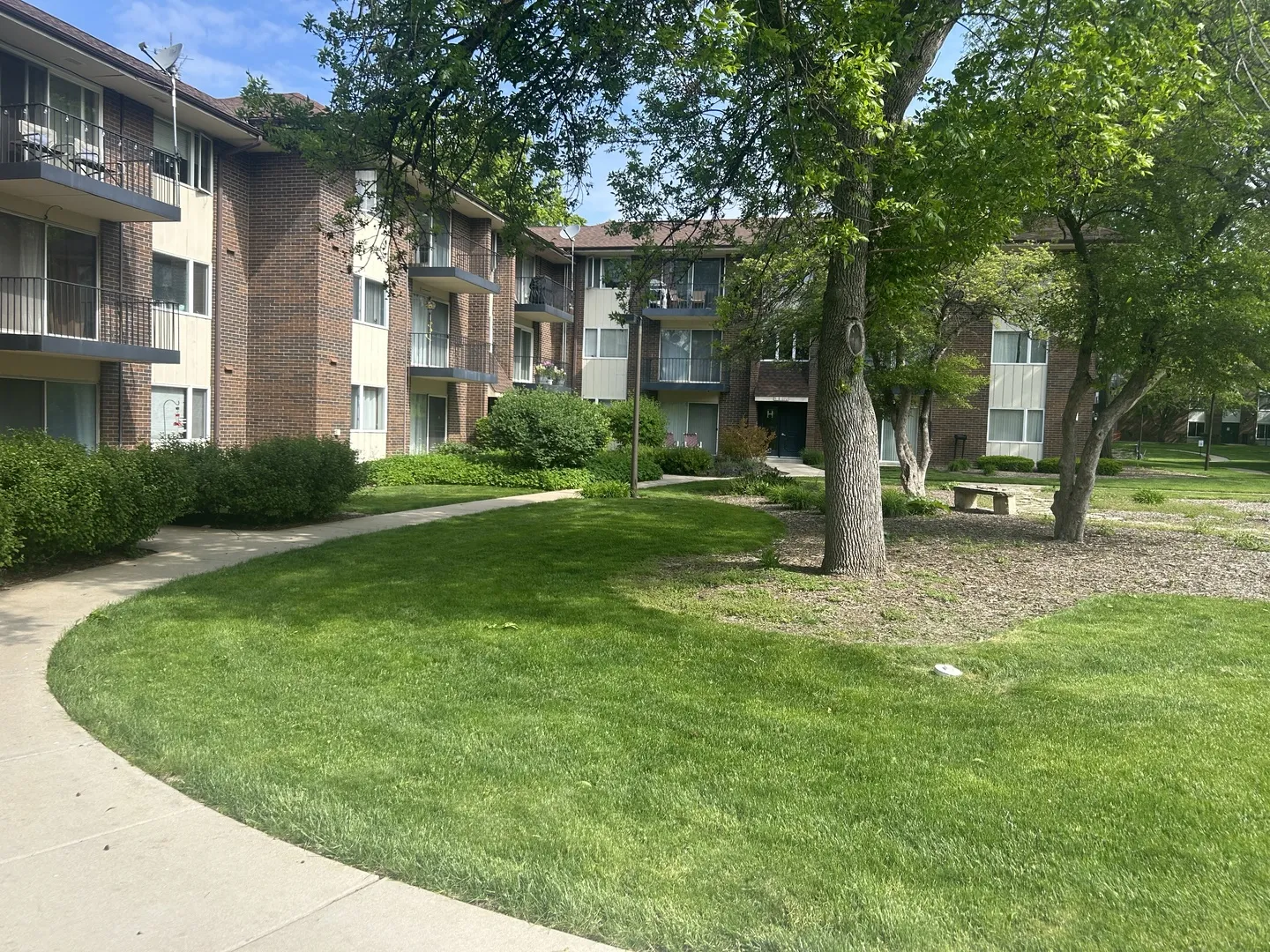 5S070 Pebblewood Ln, , 60563, USA 60563-Naperville-IL