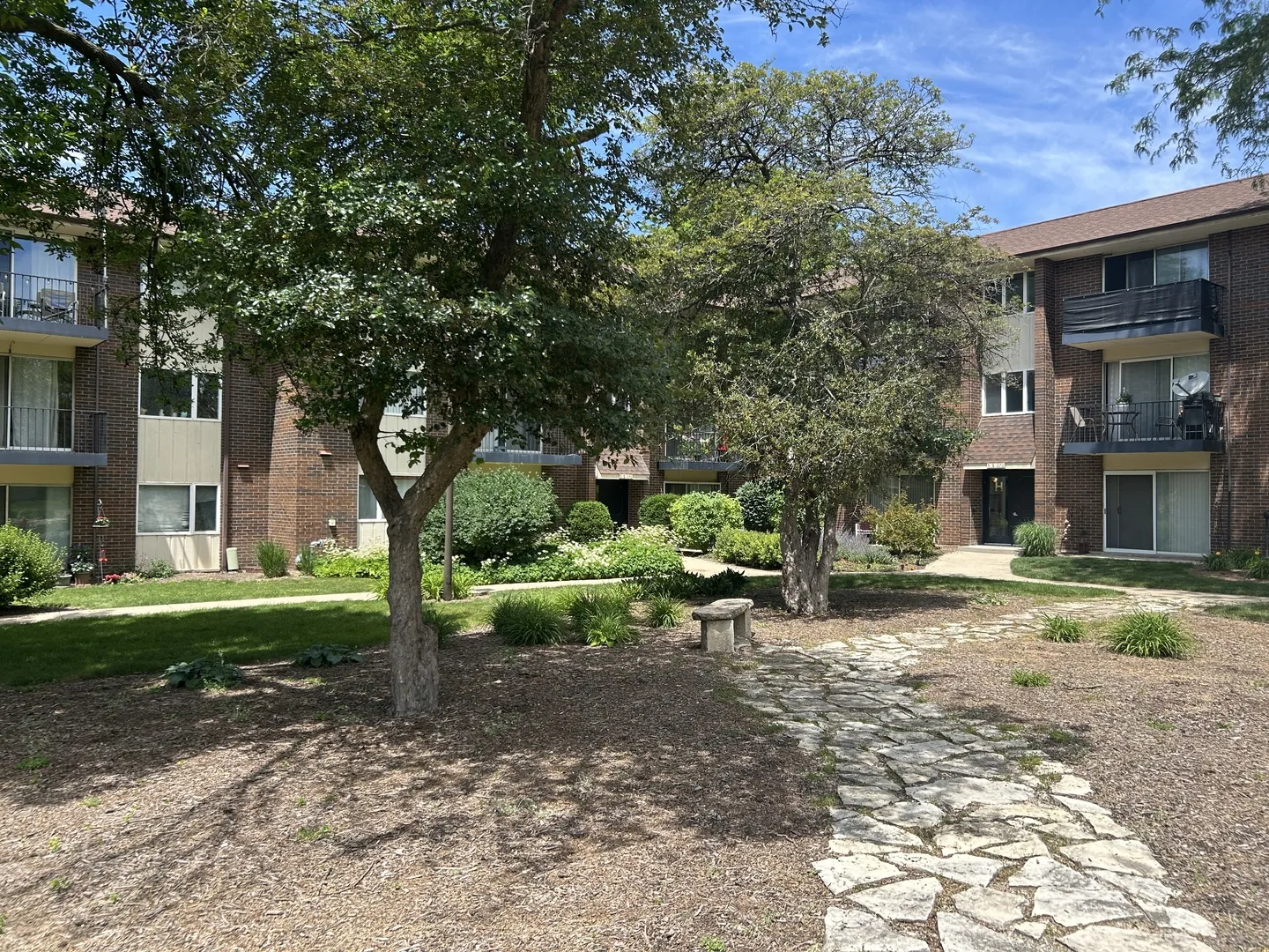 5S070 Pebblewood Ln, , 60563, USA 60563-Naperville-IL