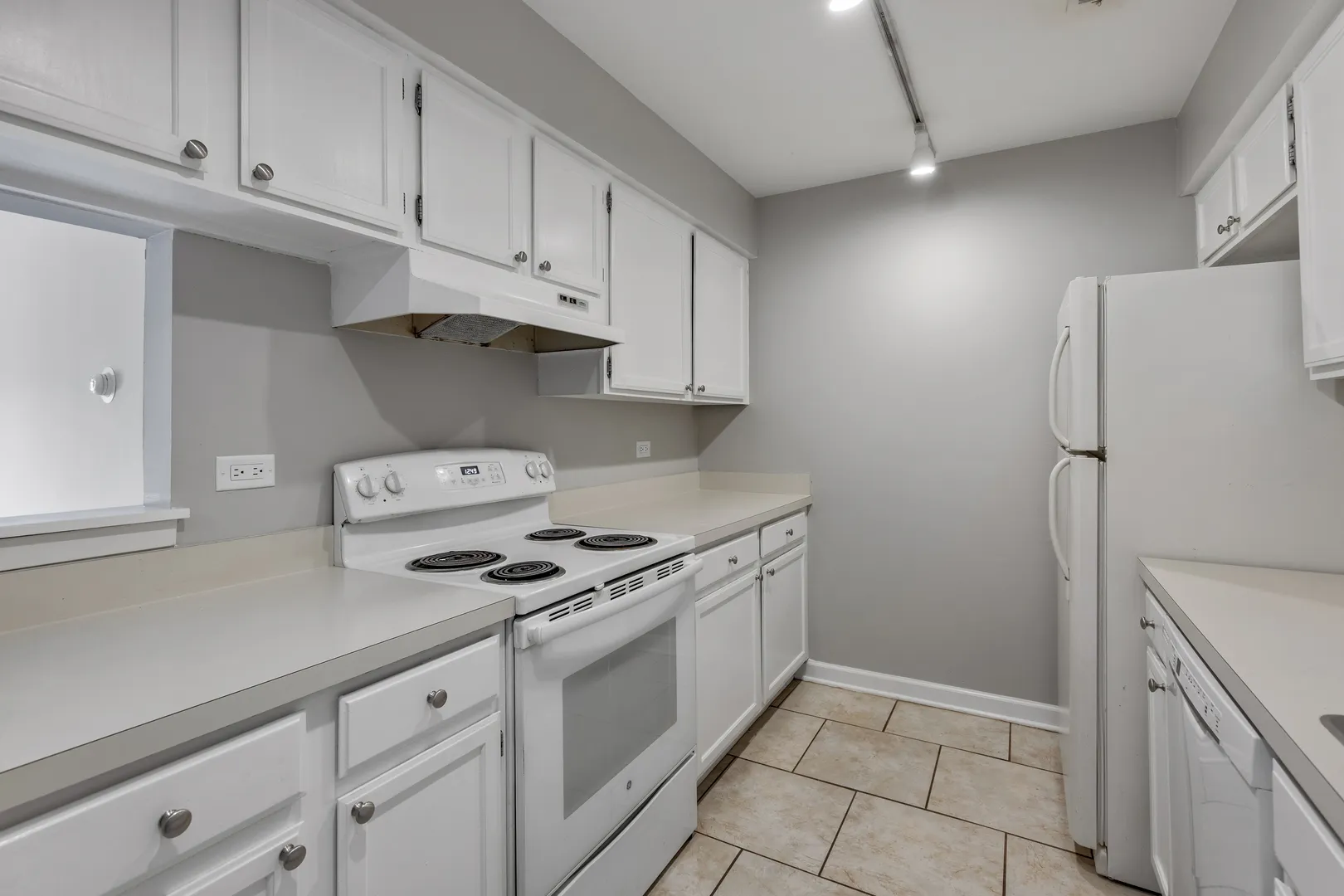 1444 Stonebridge Cir, , 60189, USA 60189-Wheaton-IL