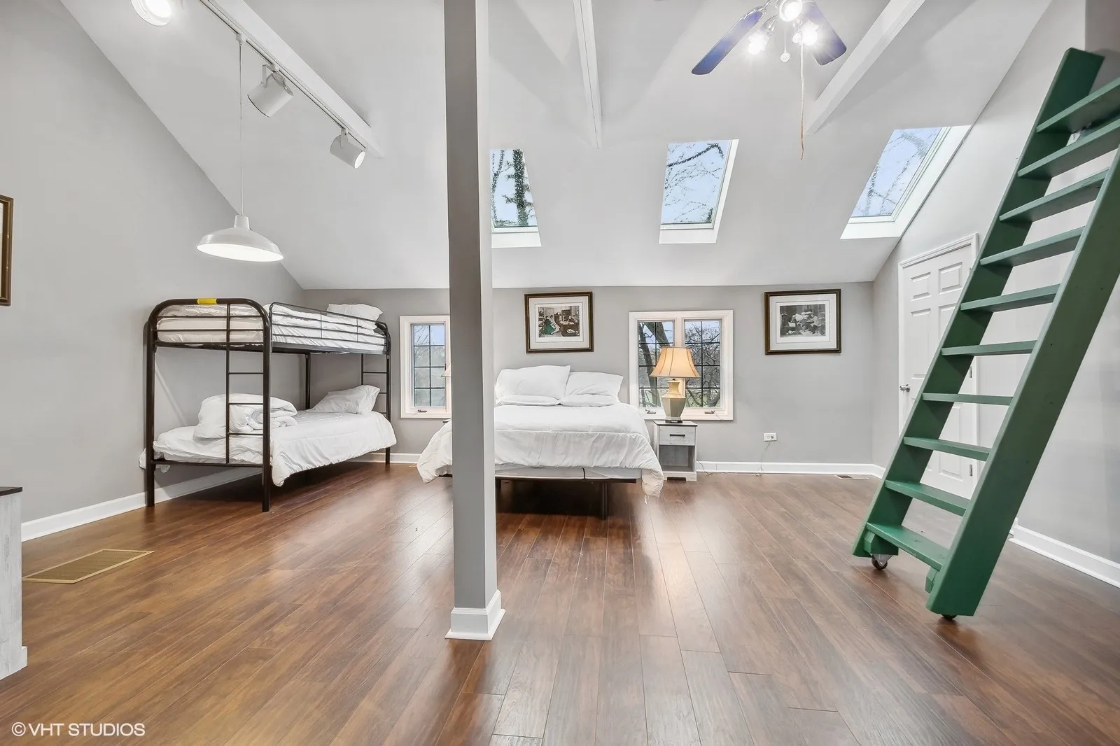 2404 Ridge Ave, ,  60201, USA 60201-Evanston-IL