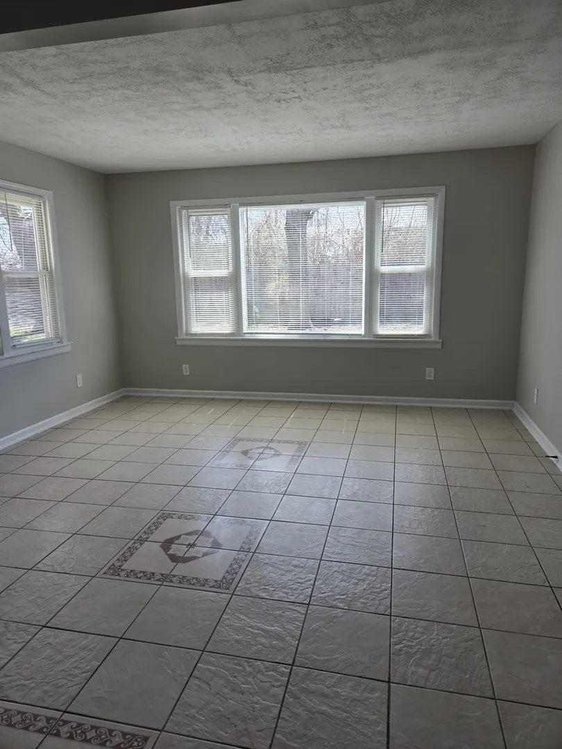 63 W Manchester Dr, ,  60090, USA 60090-Wheeling-IL