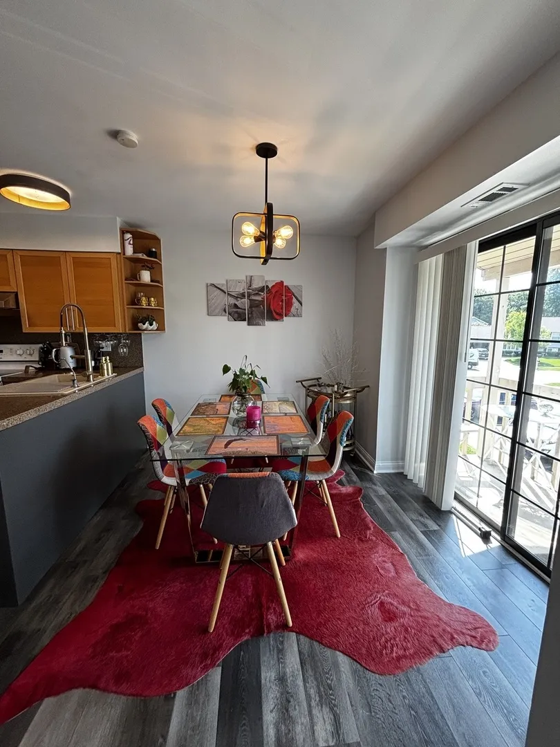353 S Whispering Hills Dr, , 60540, USA 60540-Naperville-IL