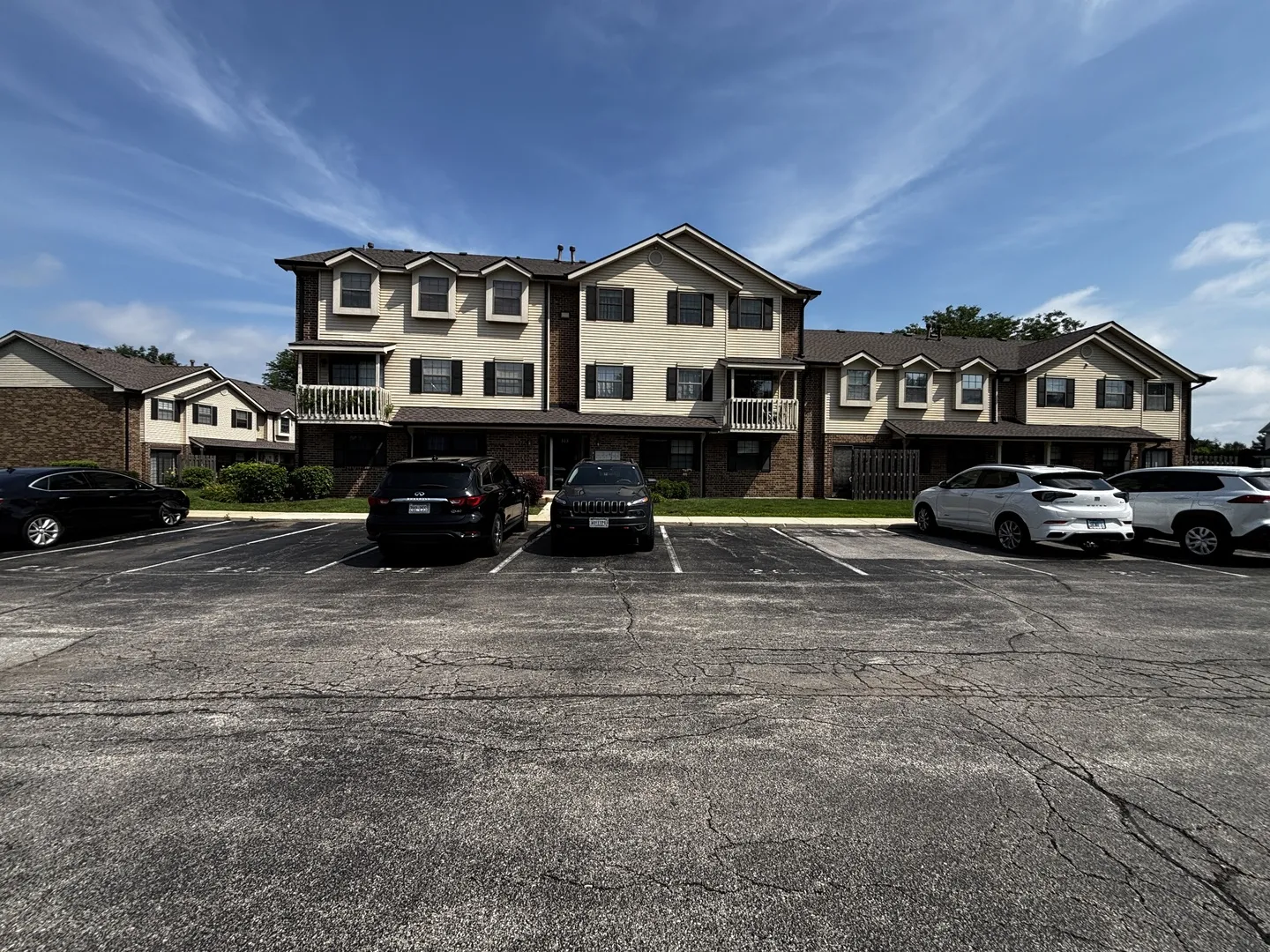 353 S Whispering Hills Dr, , 60540, USA 60540-Naperville-IL