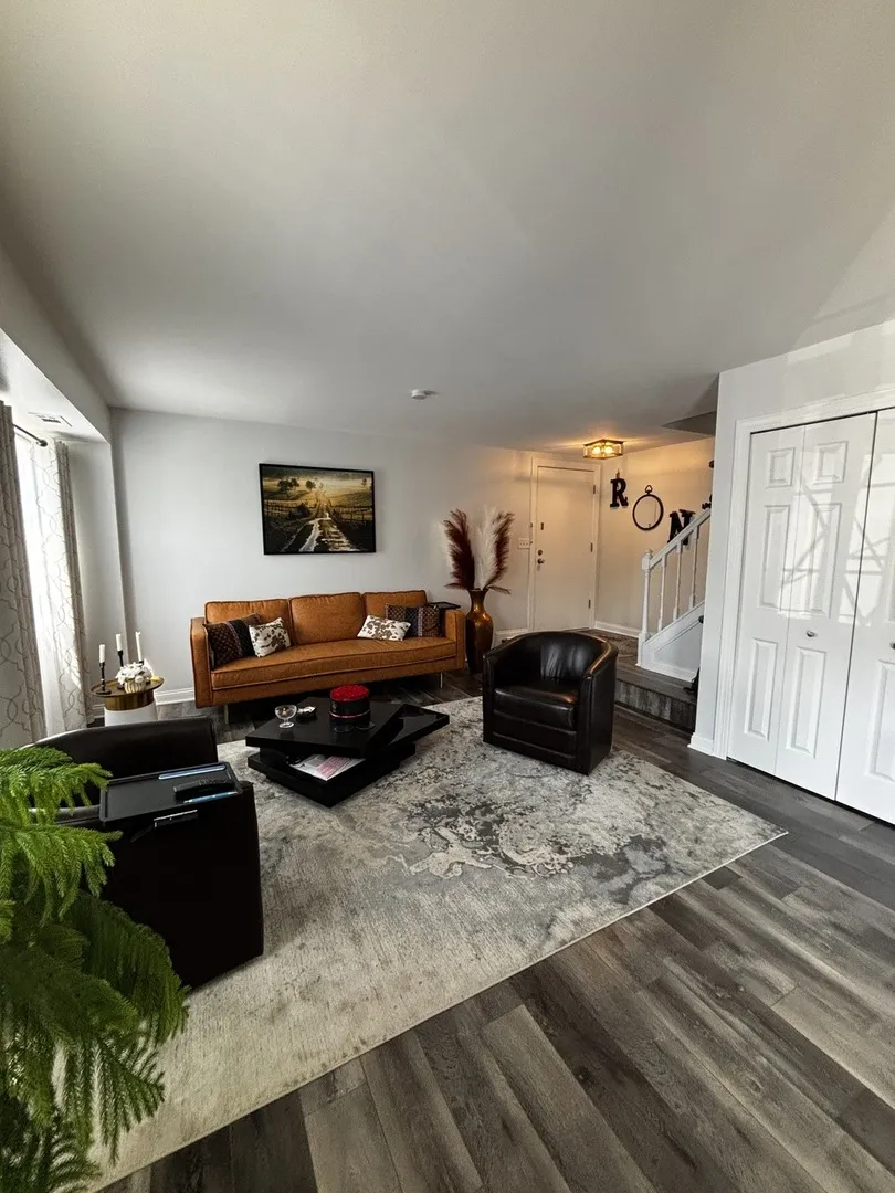 353 S Whispering Hills Dr, , 60540, USA 60540-Naperville-IL
