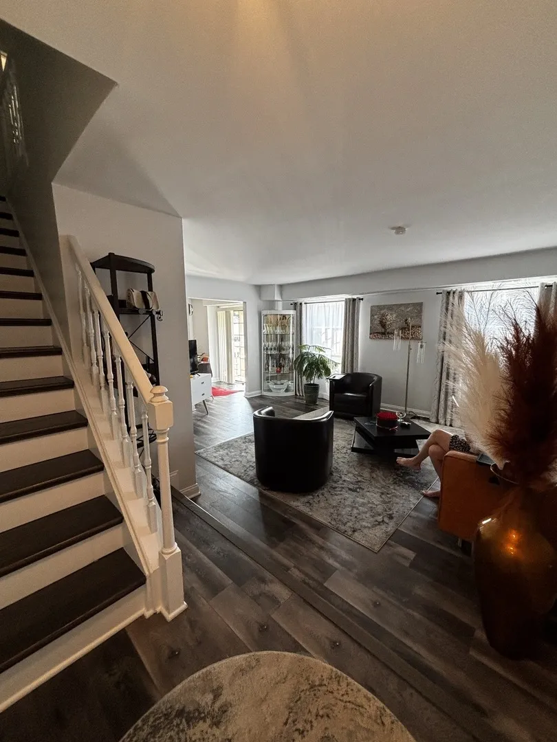 353 S Whispering Hills Dr, , 60540, USA 60540-Naperville-IL