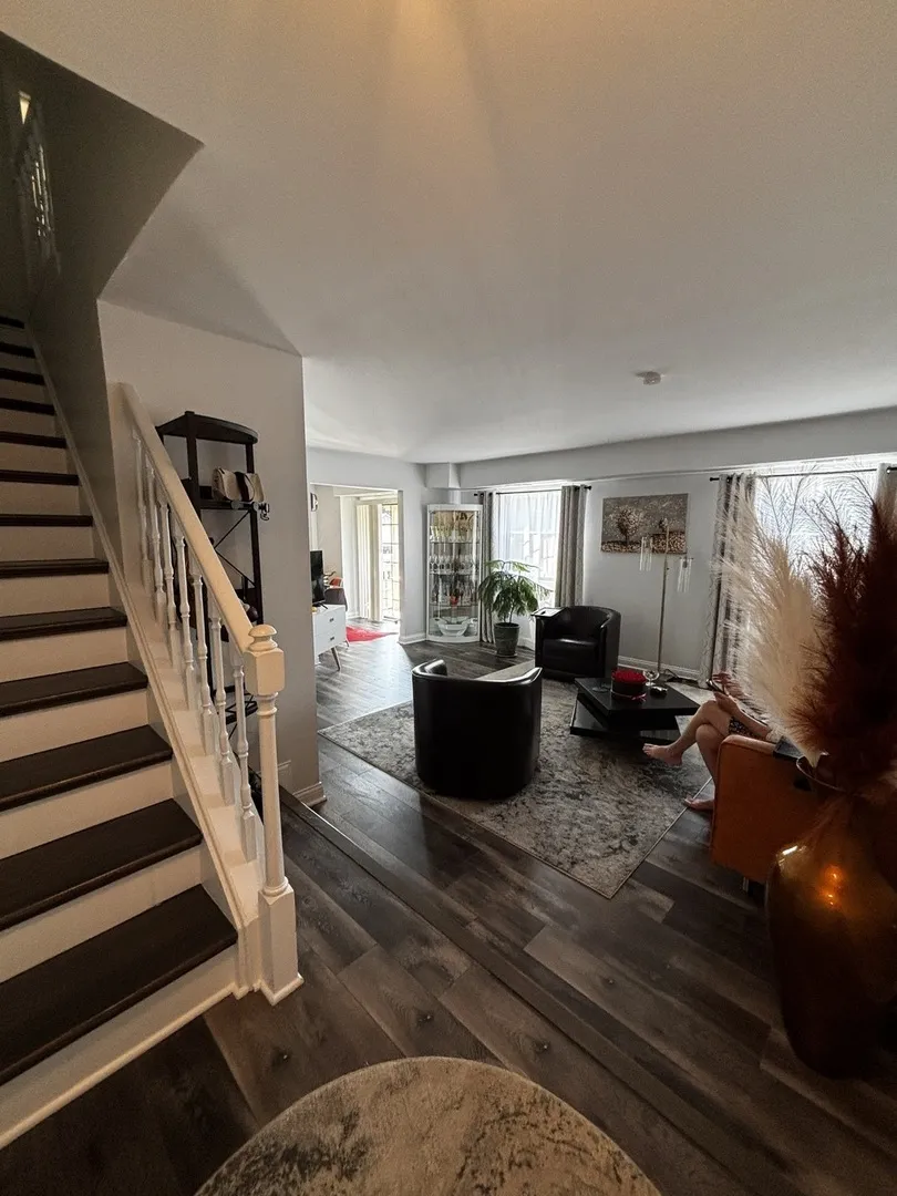 353 S Whispering Hills Dr, , 60540, USA 60540-Naperville-IL
