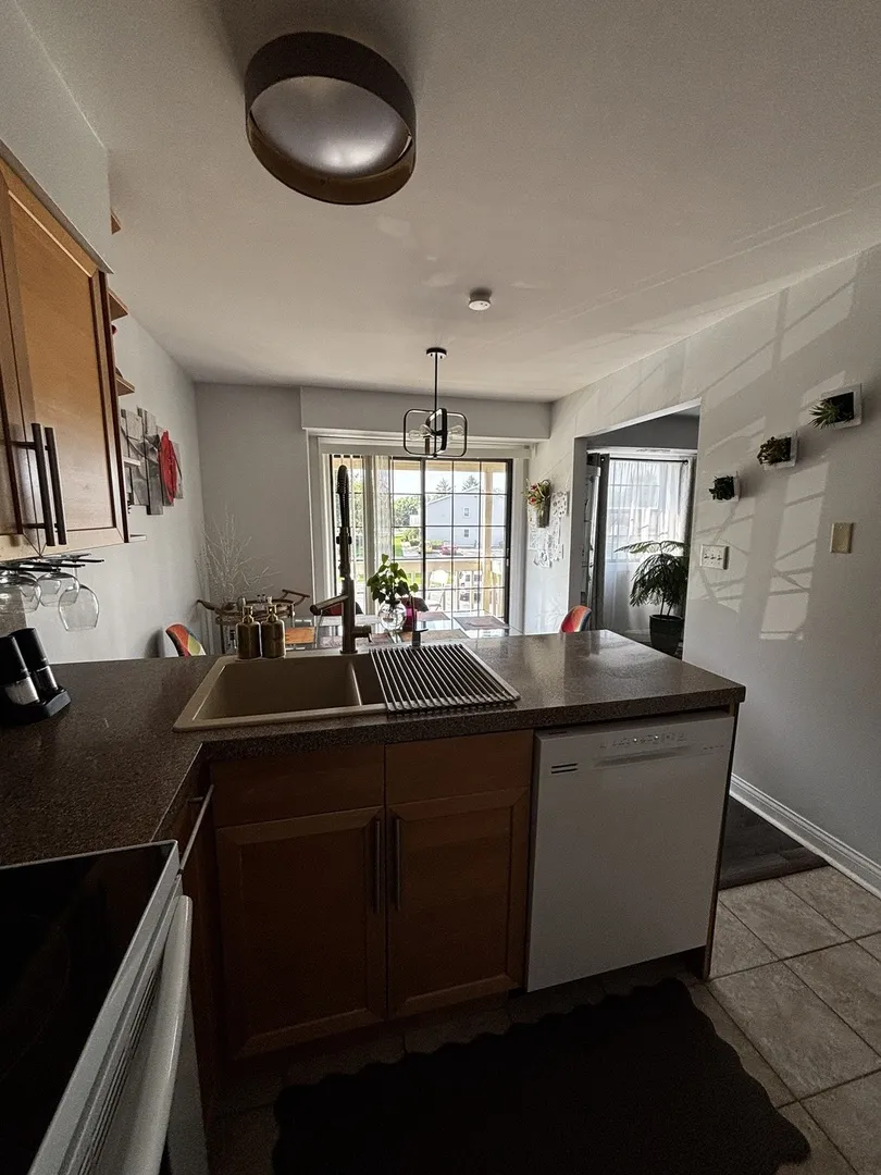 353 S Whispering Hills Dr, , 60540, USA 60540-Naperville-IL