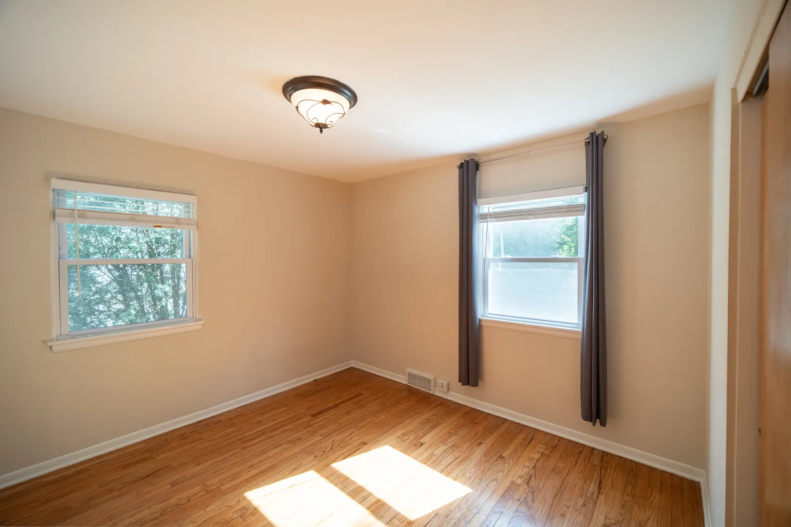 352 S Wright St, ,  60540, USA 60540-Naperville-IL