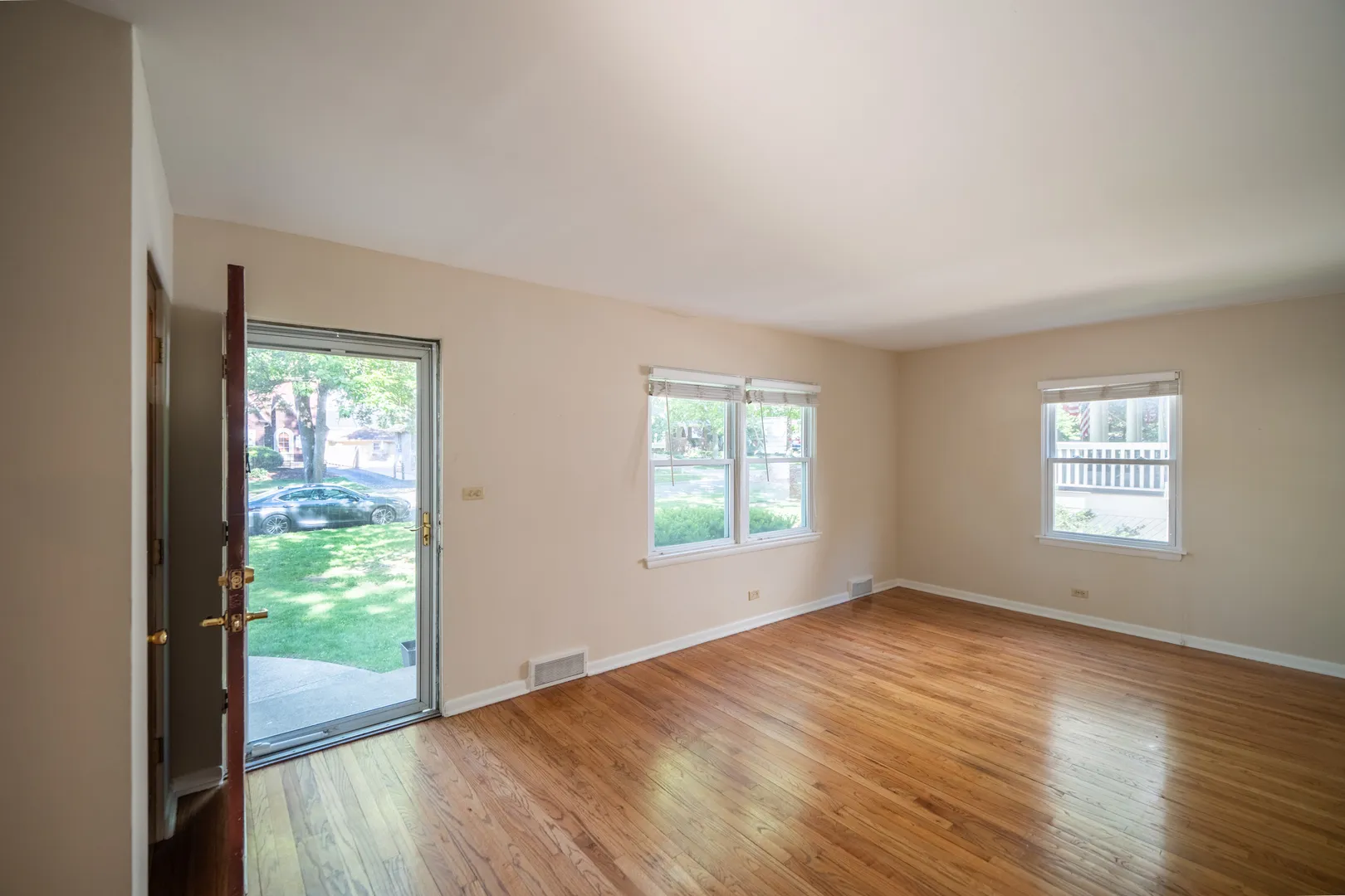 352 S Wright St, ,  60540, USA 60540-Naperville-IL