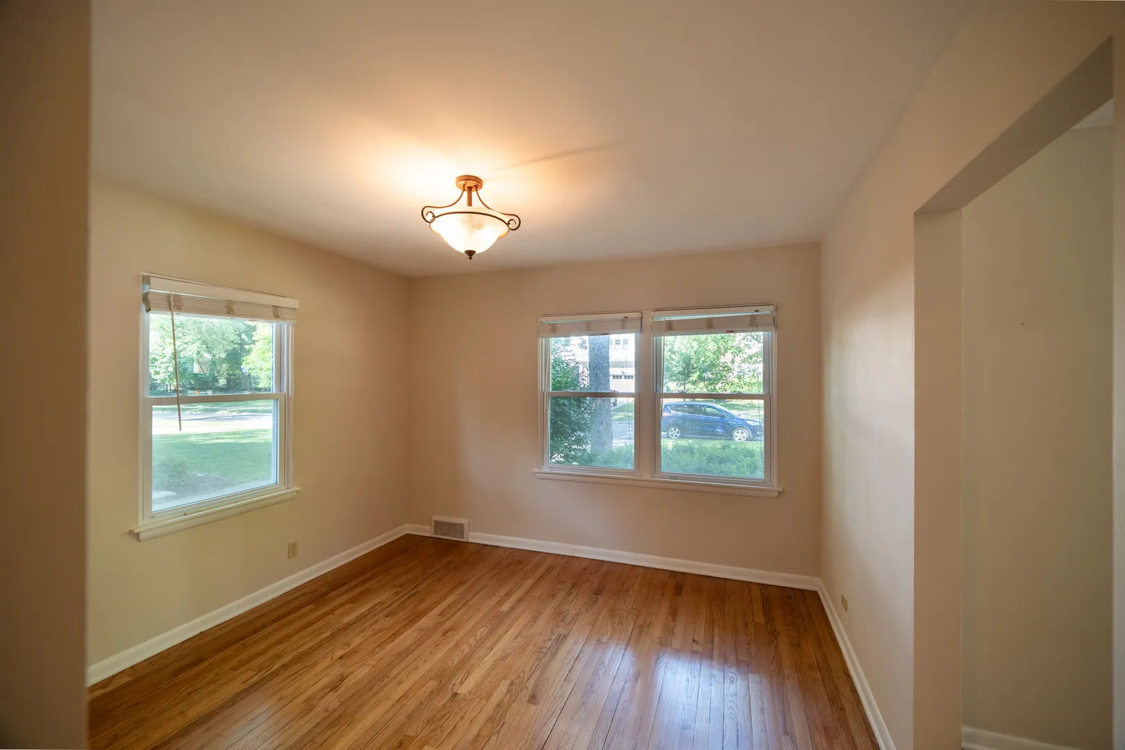 352 S Wright St, ,  60540, USA 60540-Naperville-IL