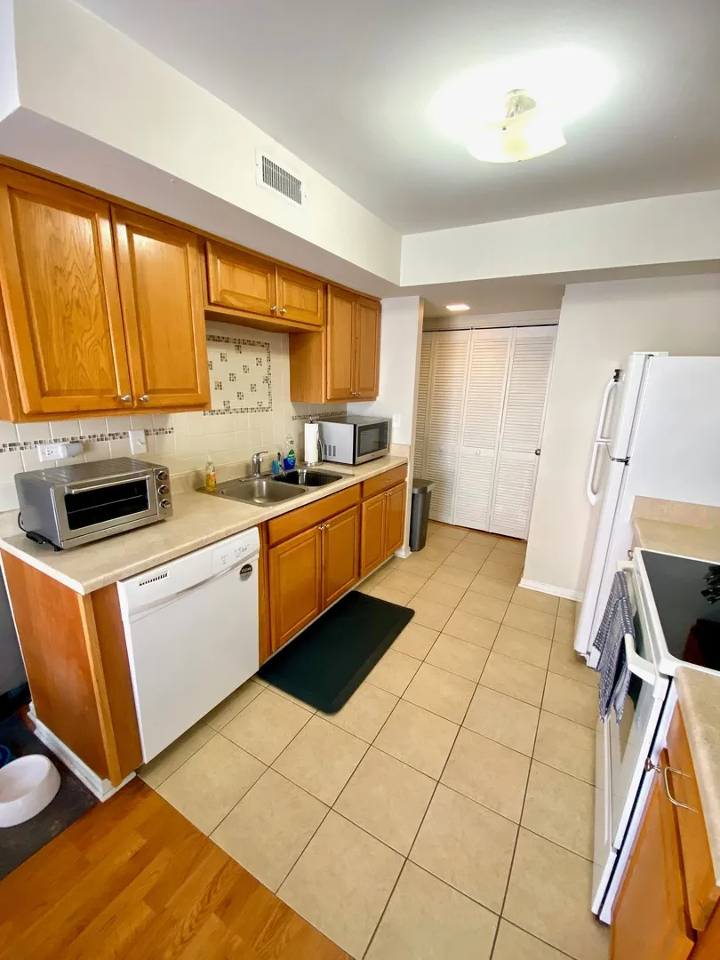 2346 Old Kings Ct, ,  60194, USA 60194-Schaumburg-IL