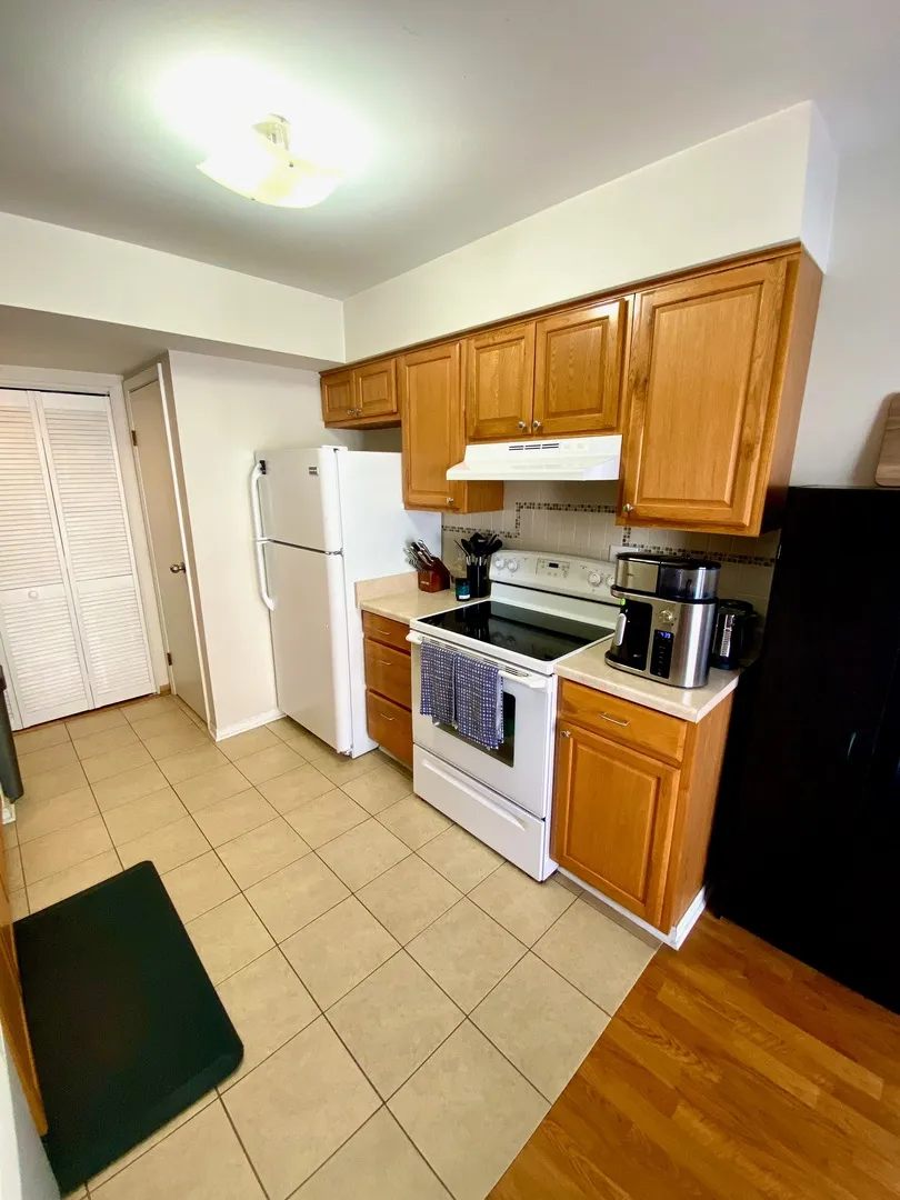 2346 Old Kings Ct, ,  60194, USA 60194-Schaumburg-IL