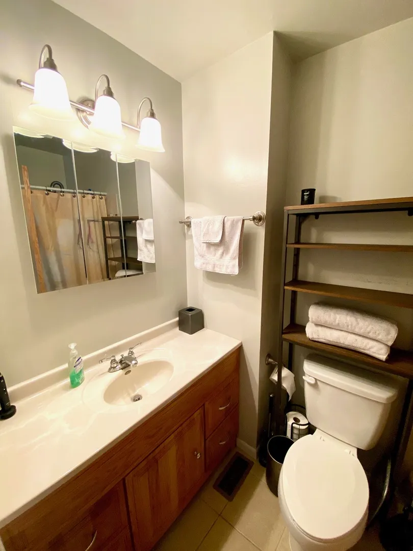 2346 Old Kings Ct, ,  60194, USA 60194-Schaumburg-IL