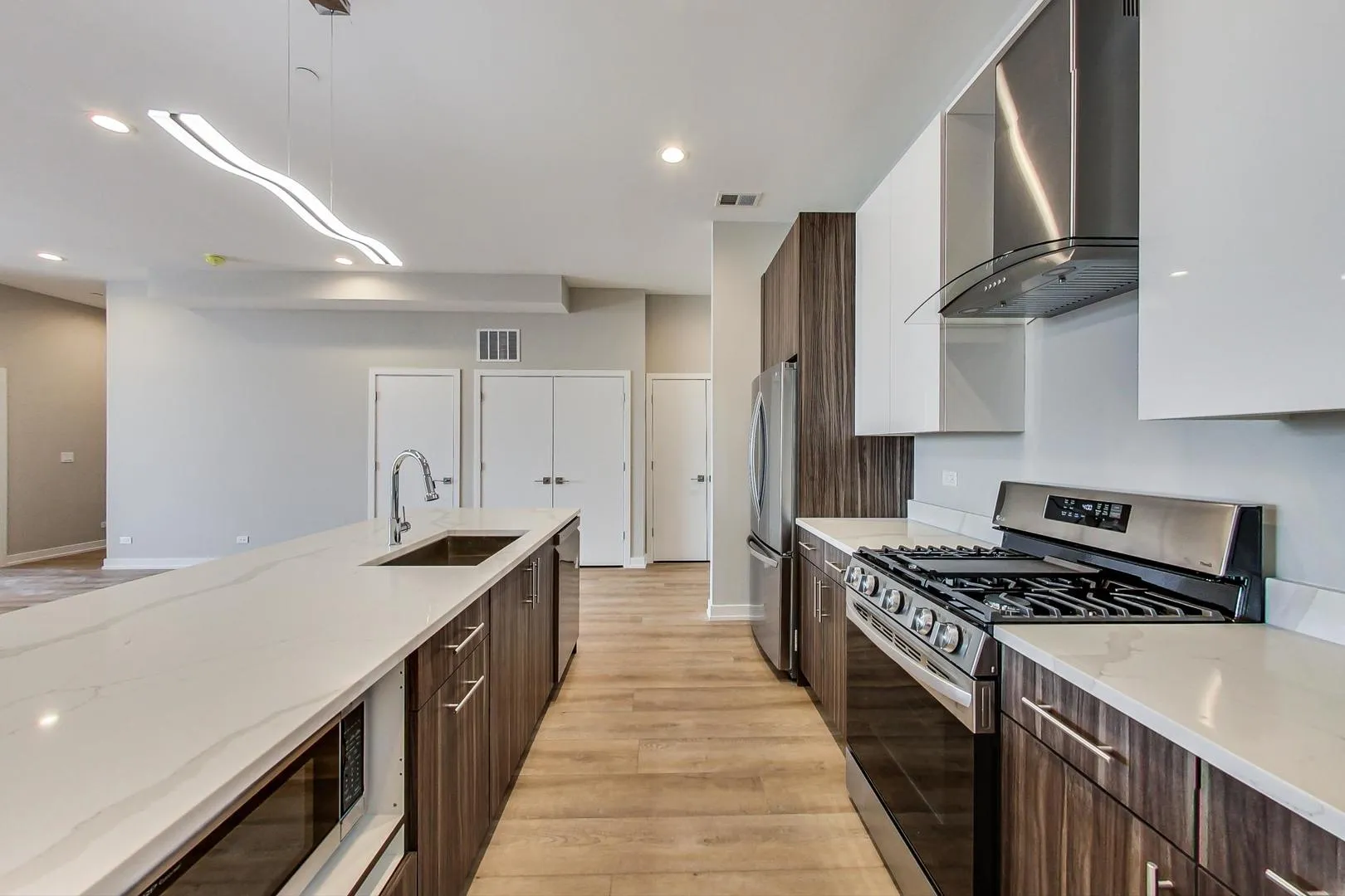 8025 Blvd, , 60077, USA 60077-Skokie-IL