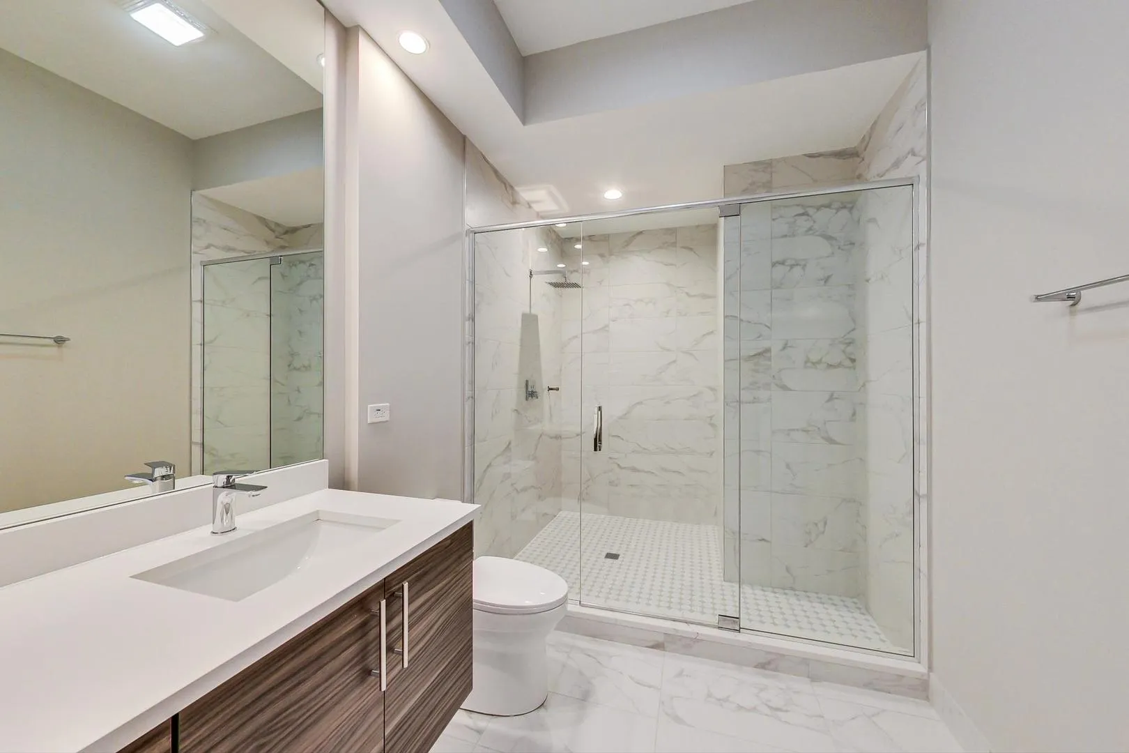 8025 Blvd, , 60077, USA 60077-Skokie-IL