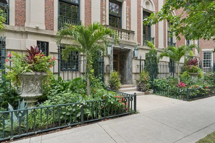1355 N Astor St, ,  60610, USA 60610-Chicago-IL