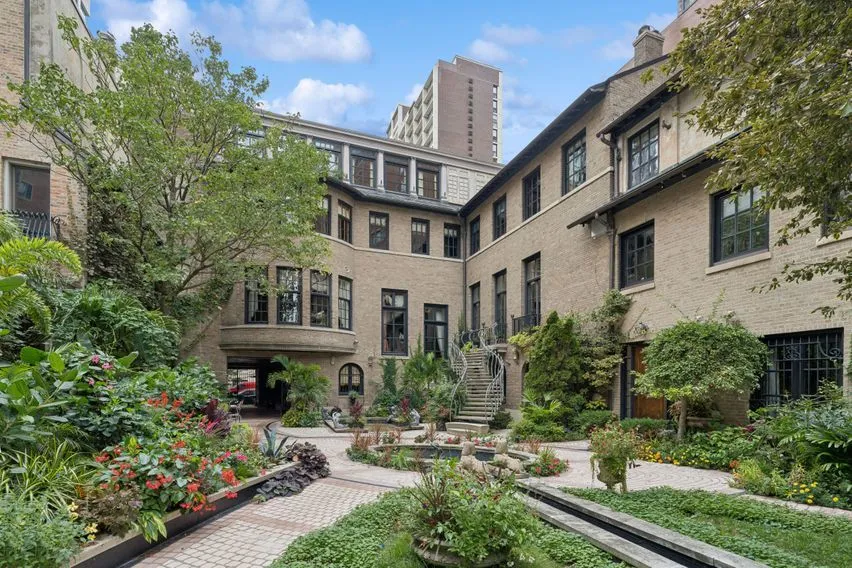 1355 N Astor St, ,  60610, USA 60610-Chicago-IL