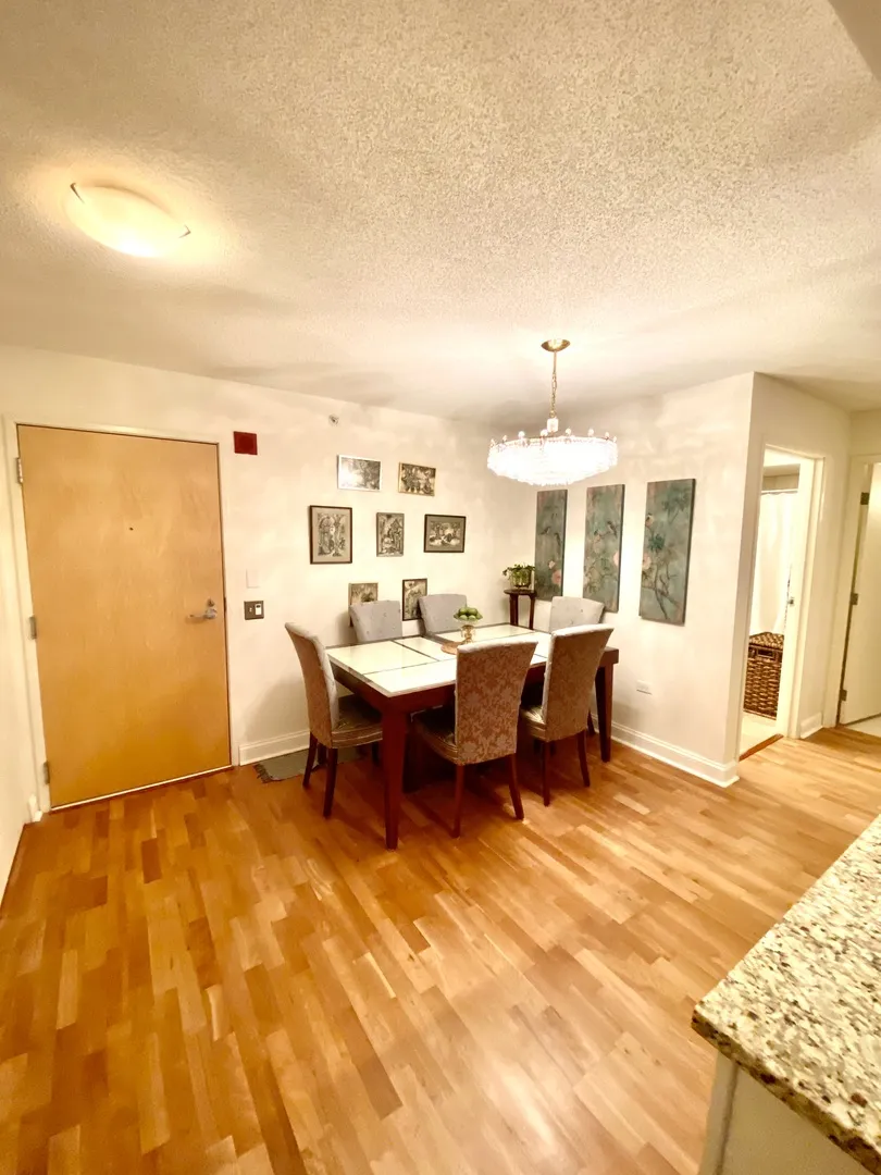 9725 Woods Dr, ,  60077, USA 60077-Skokie-IL