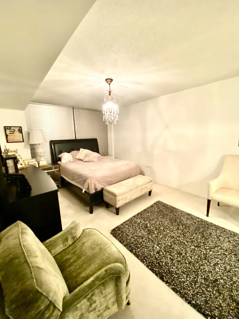 9725 Woods Dr, ,  60077, USA 60077-Skokie-IL