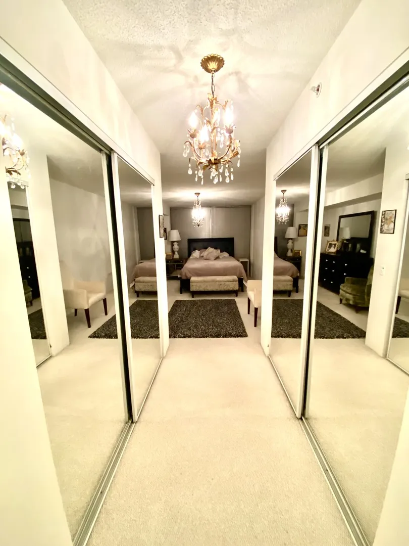 9725 Woods Dr, ,  60077, USA 60077-Skokie-IL
