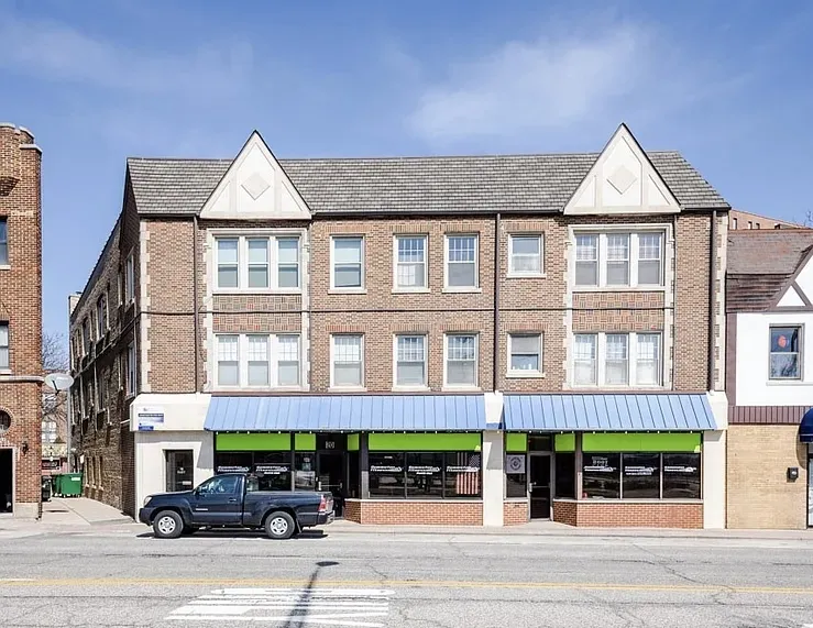 18 E Northwest Hwy, , 60004, USA 60004-Arlington Heights-IL