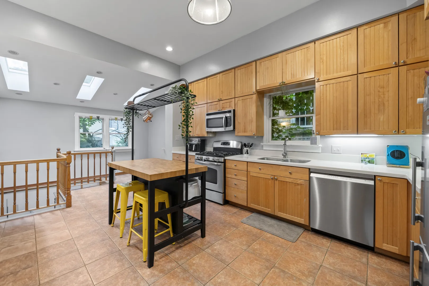 2110 N Dayton St, ,  60614, USA 60614-Chicago-IL