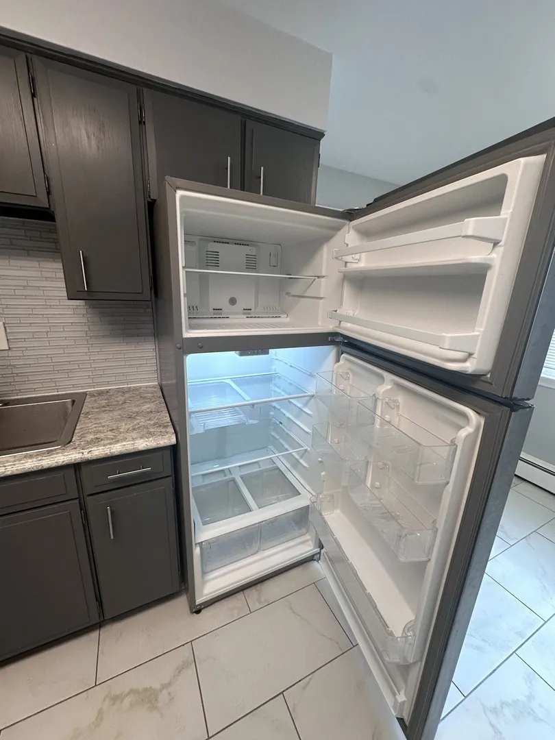 8805 N Dee Rd, , 60016, USA 60016-Des Plaines-IL