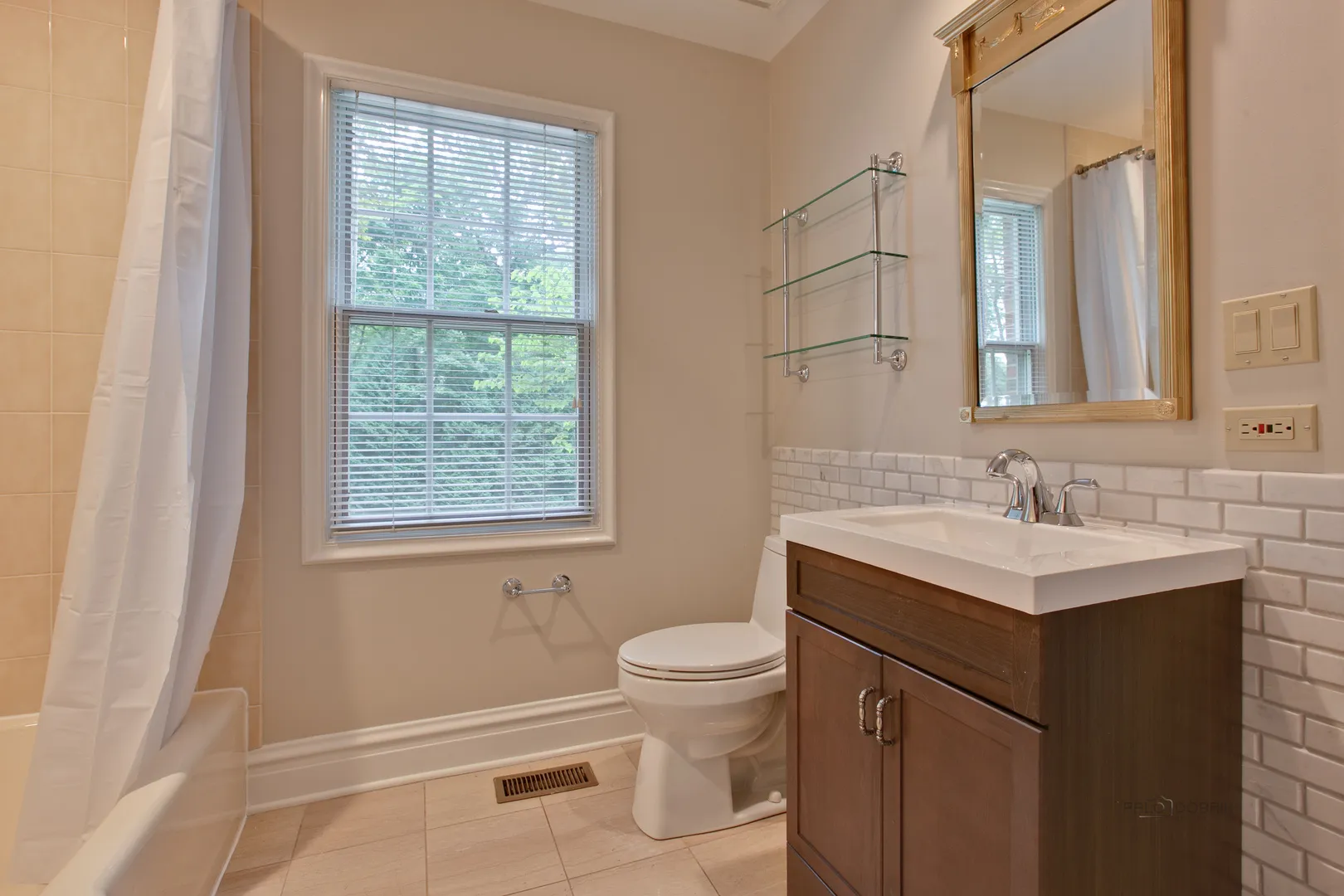 427 N Sheridan Rd, ,  60045, USA 60045-Lake Forest-IL