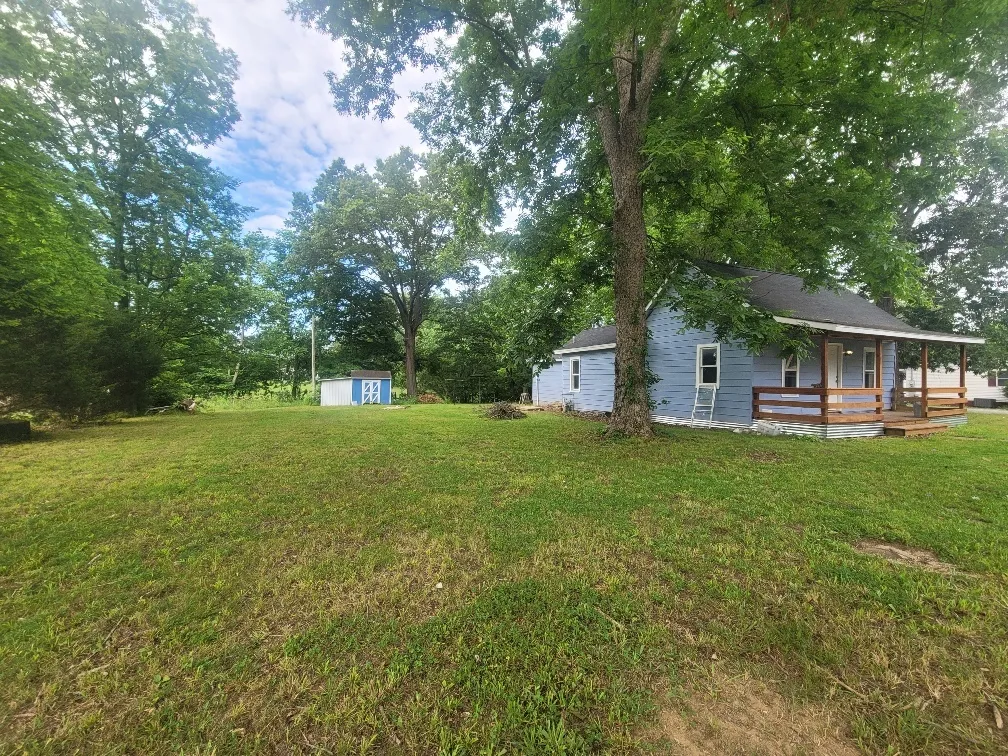 301 E Olive St, McLeansboro,  62859, USA 62859-Mcleansboro-IL