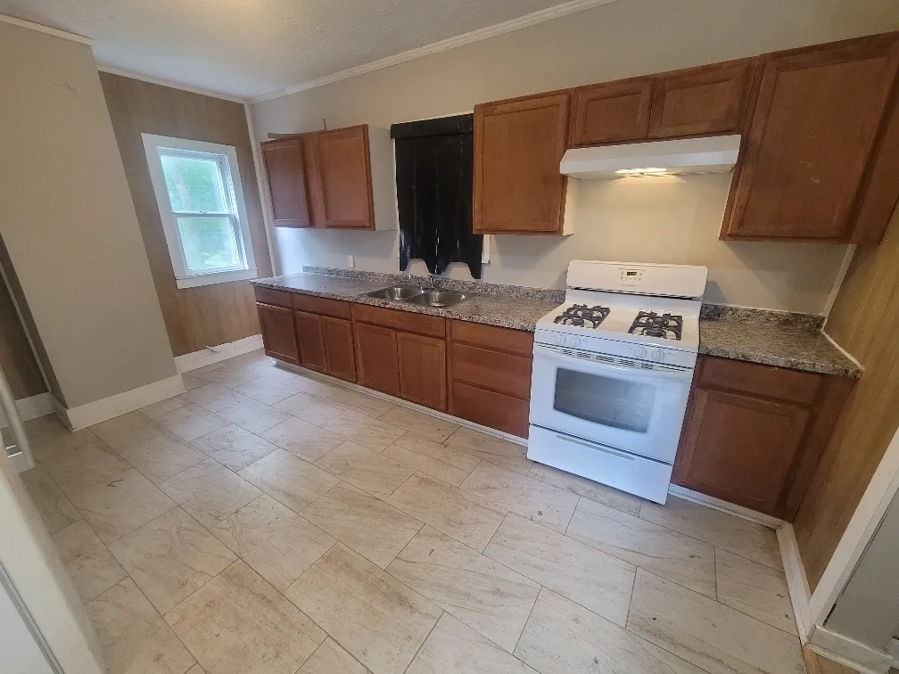 301 E Olive St, McLeansboro,  62859, USA 62859-Mcleansboro-IL
