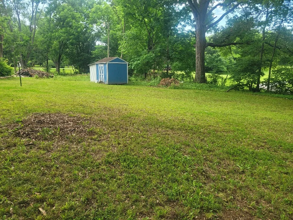 301 E Olive St, McLeansboro,  62859, USA 62859-Mcleansboro-IL