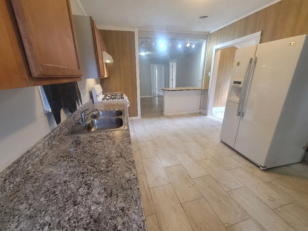 301 E Olive St, McLeansboro,  62859, USA 62859-Mcleansboro-IL