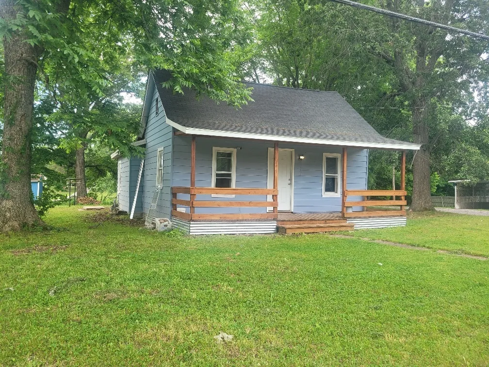 301 E Olive St, McLeansboro, 62859, USA 62859-Mcleansboro-IL