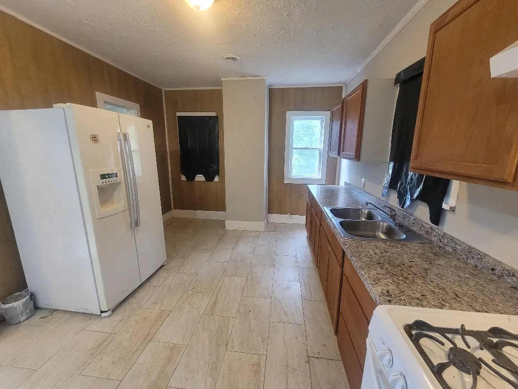301 E Olive St, McLeansboro,  62859, USA 62859-Mcleansboro-IL