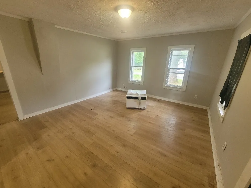 301 E Olive St, McLeansboro,  62859, USA 62859-Mcleansboro-IL