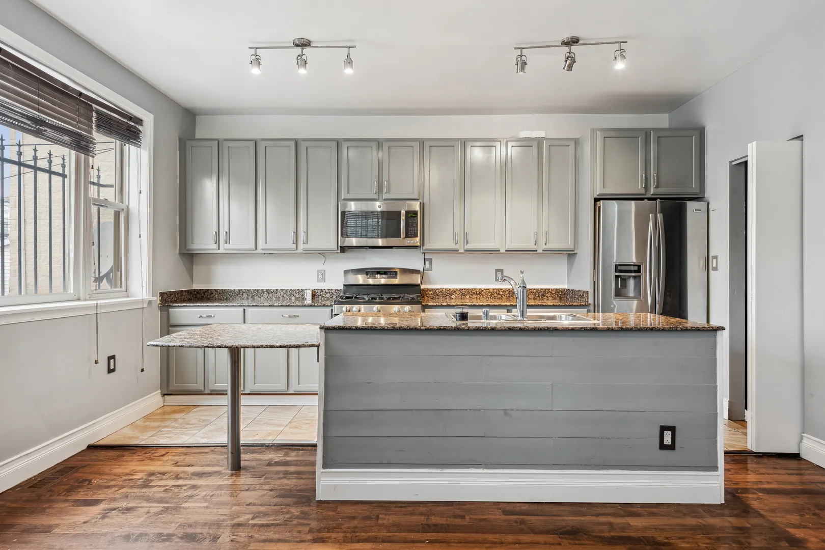 4528 S St Lawrence Ave, , 60653, USA 60653-Chicago-IL