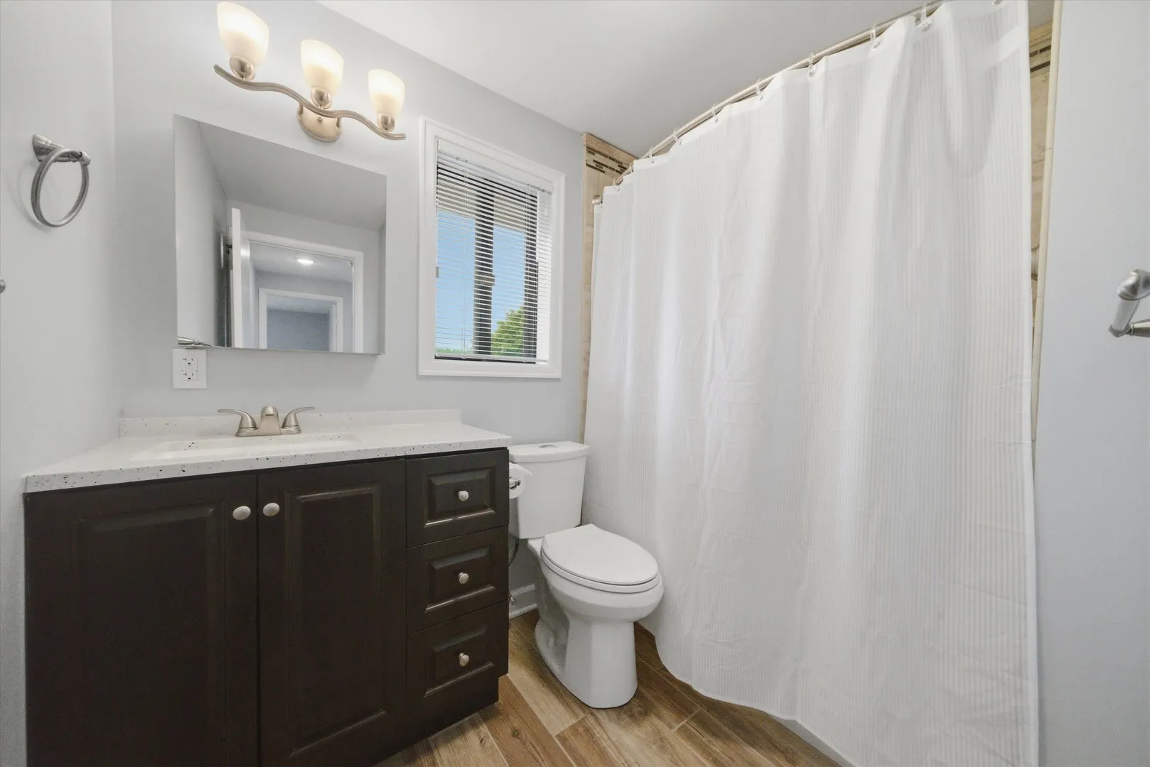 18 Dennis Ct, , 60193, USA 60193-Schaumburg-IL
