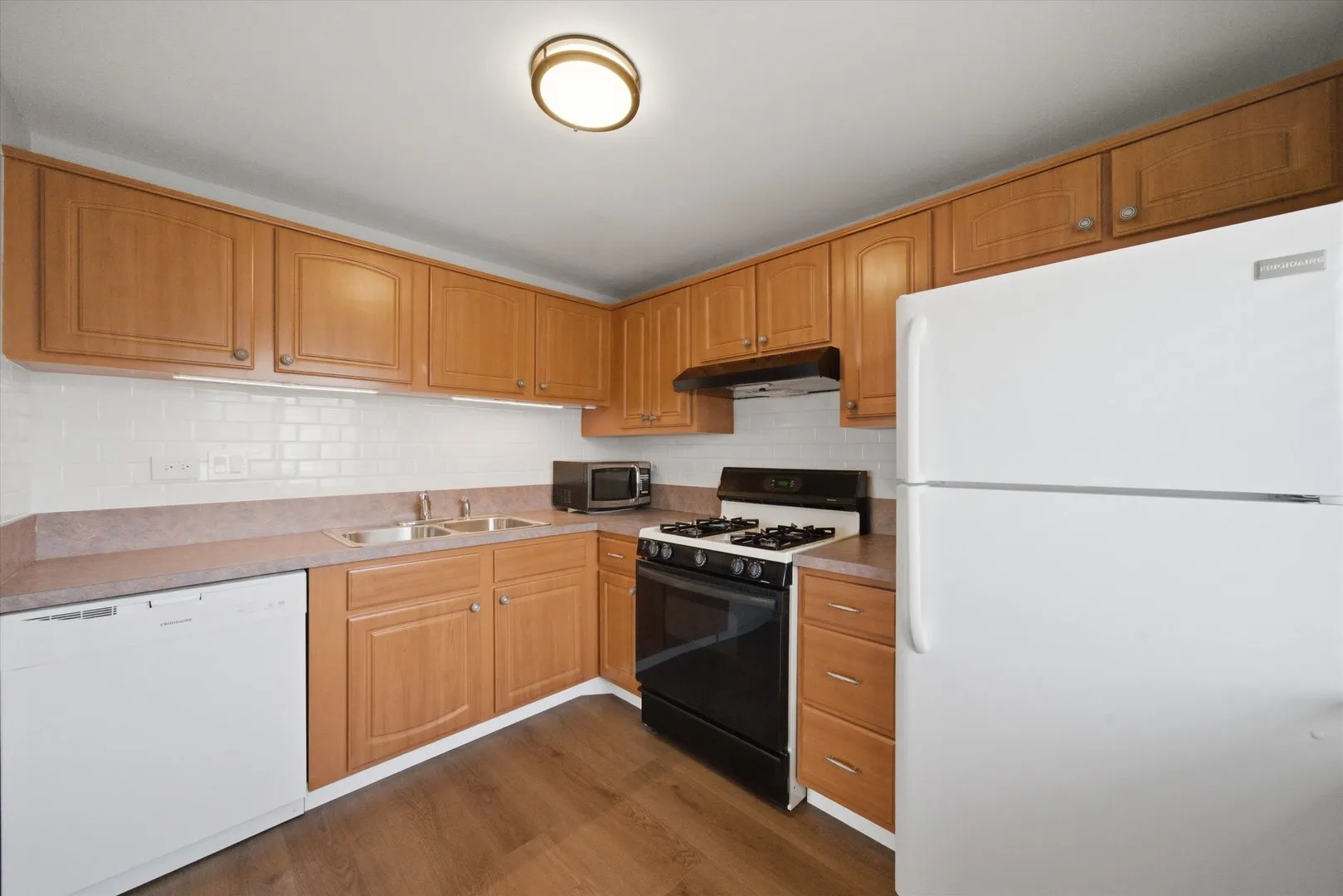 18 Dennis Ct, , 60193, USA 60193-Schaumburg-IL
