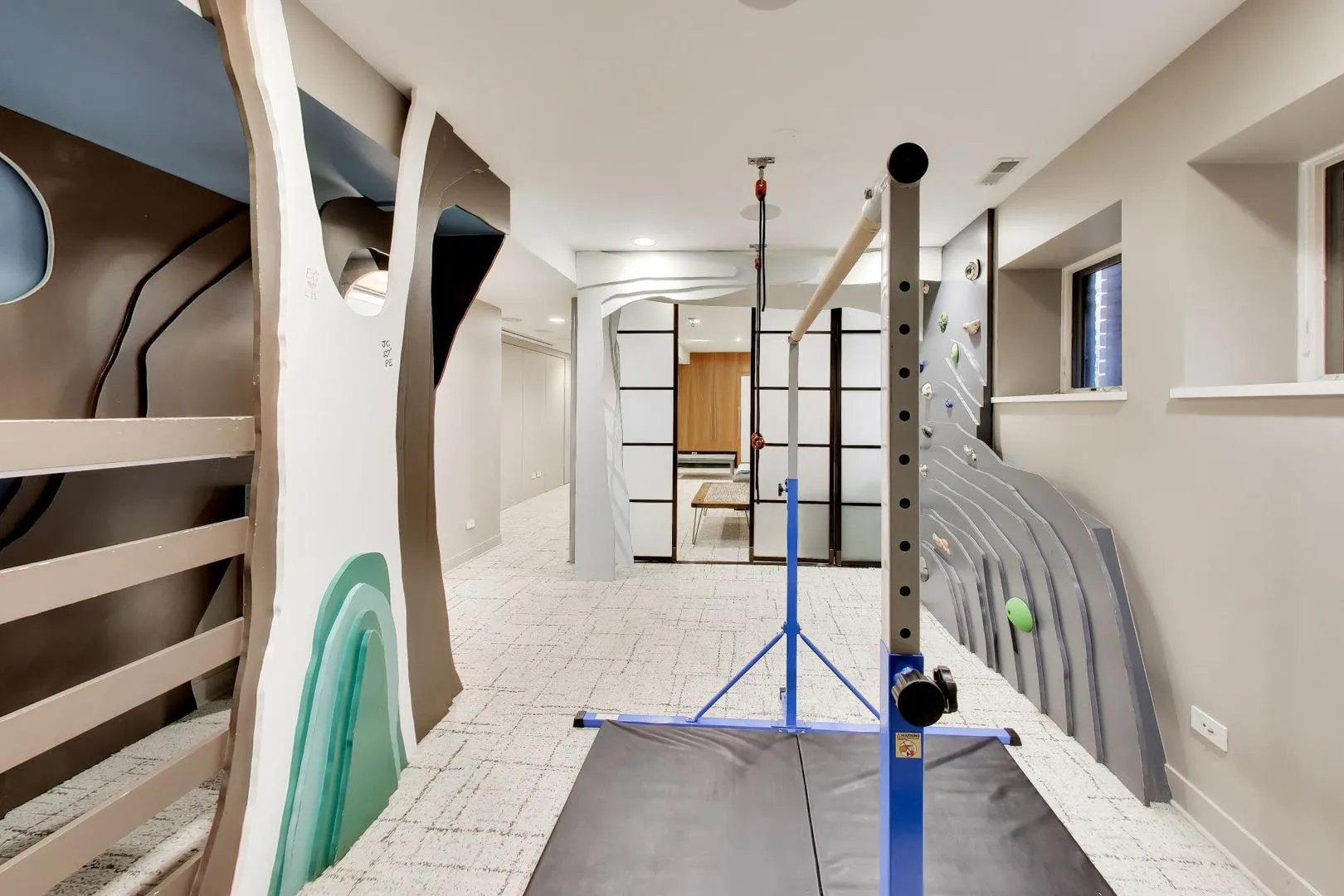 2010 W Bradley Pl, , 60618, USA 60618-Chicago-IL