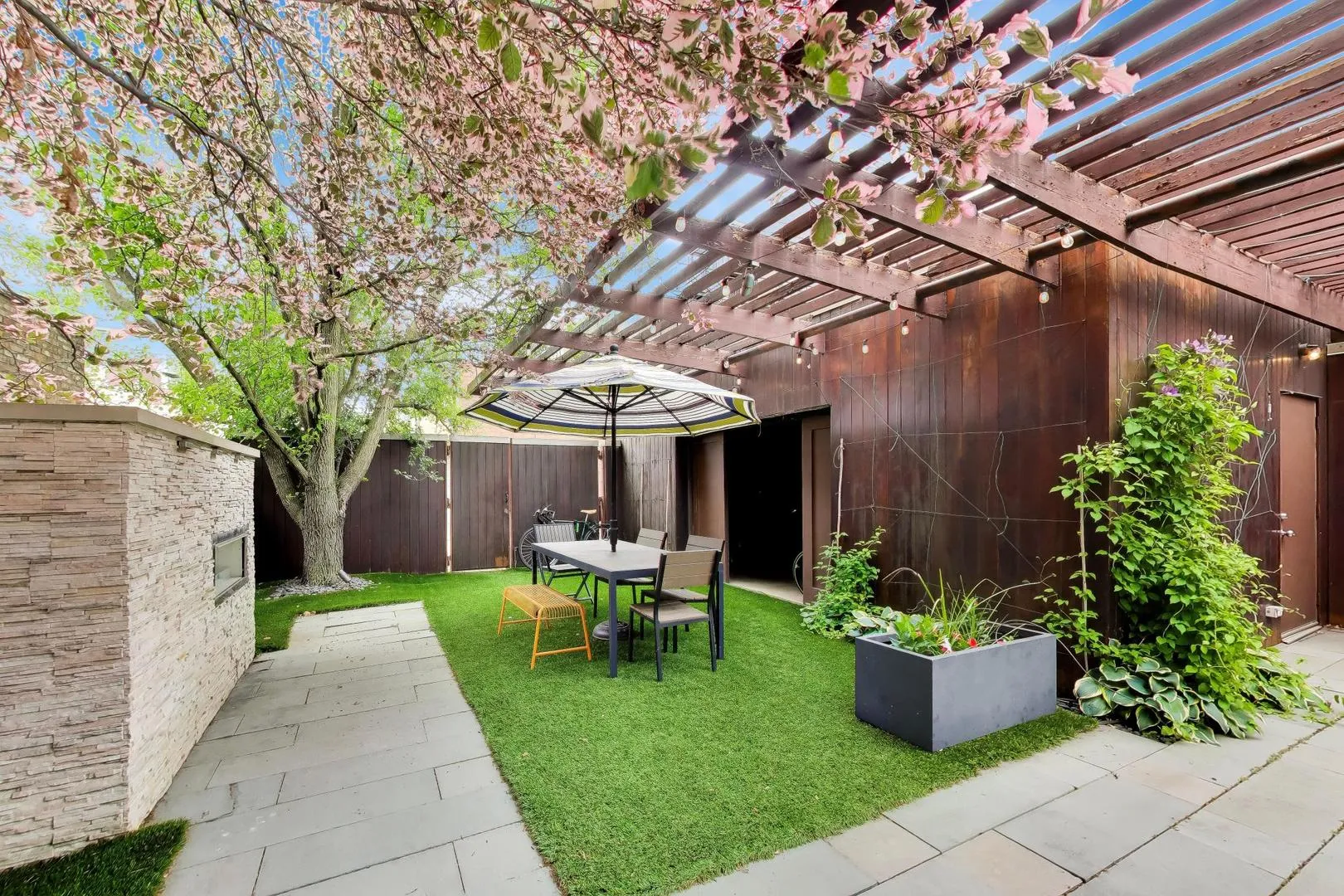2010 W Bradley Pl, , 60618, USA 60618-Chicago-IL