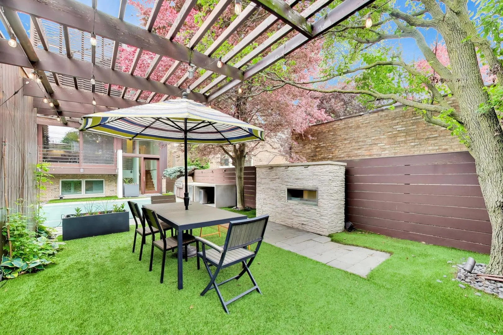 2010 W Bradley Pl, , 60618, USA 60618-Chicago-IL