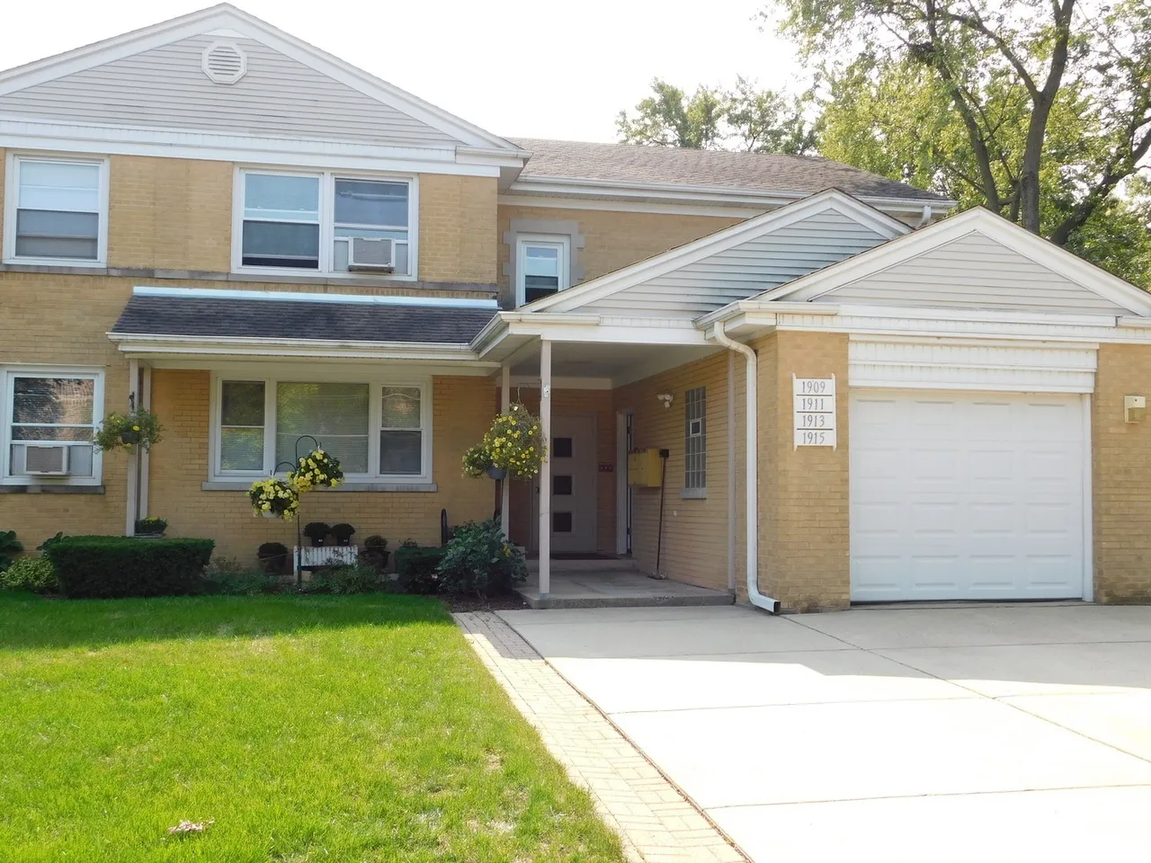 1911 Dewes St, ,  60025, USA 60025-Glenview-IL